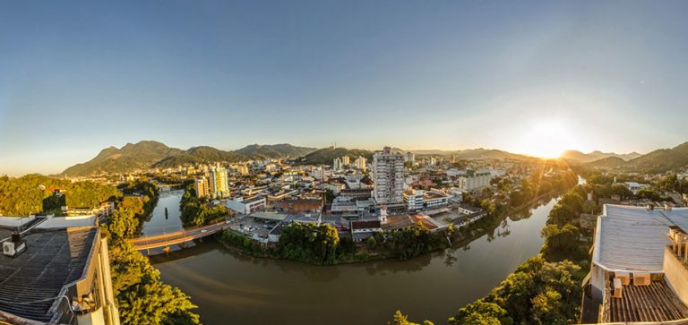 O desafio dos municípios catarinenses para adotar e desenvolver soluções de inovação e tecnologia