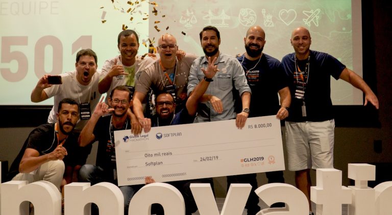 Plataforma que aproxima cidadãos da Defensoria Pública vence Global Legal Hackathon em Florianópolis