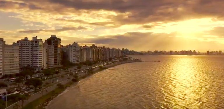 Tecnologia rima com sustentabilidade? Documentário aborda modelo de desenvolvimento de Florianópolis