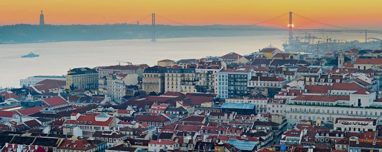 Mobilização em Criciúma: SATC promove roteiro de inovação a Portugal / Alunos da rede pública terão aulas de robótica