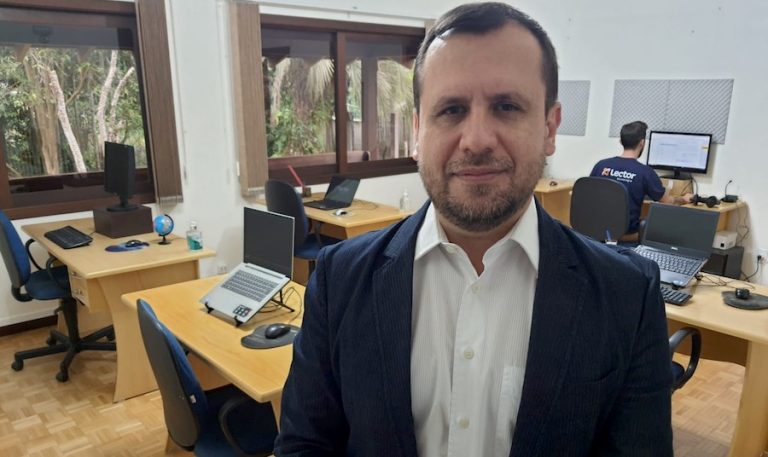 CEO da Lector, Alex Sandro da Silva, no escritório