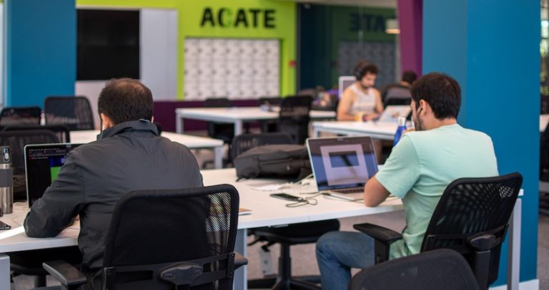 Parceria com polos regionais e compartilhamento de ações: a estratégia de estadualização da inovação em SC