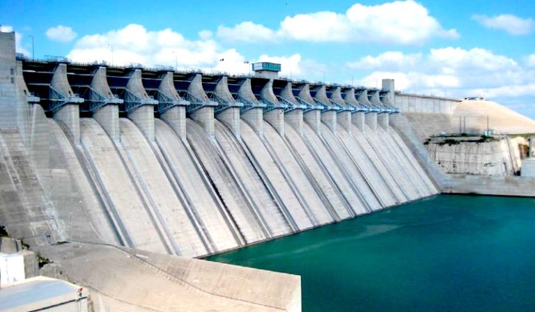 Com mais de 20 acordos fechados com centrais hidrelétricas do país (entre elas a La Amistad, foto), Reivax cresce no mercado mexicano, que demanda modernização do parque energético.