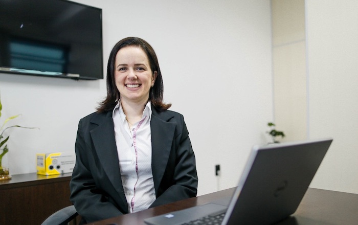 As empresas precisam "desenhar" processos adequados para receber novas tecnologias, comenta a engenheira de produção Roseméri Rosa.