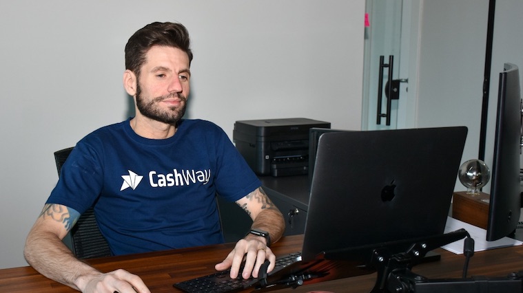 Fundada por Felipe Santiago (foto), a CashWay atua como um "cloud banking" para cooperativas de crédito.