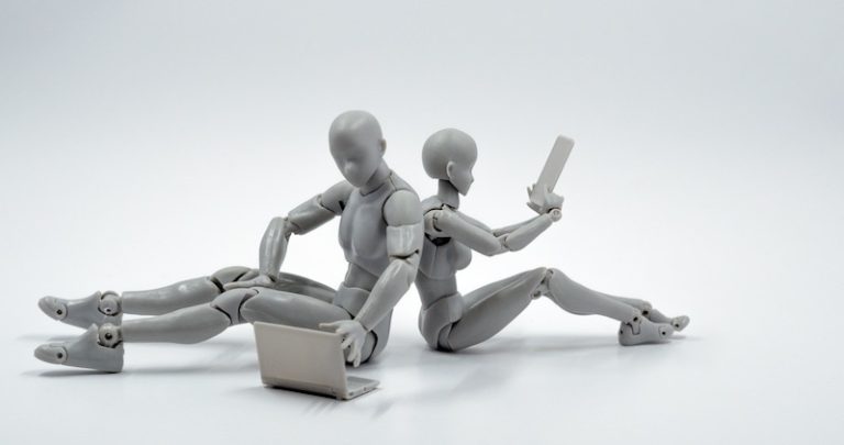 A IA não vem para fazer dos humanos seres inúteis. Mas quem souber usá-la pode tenha muito mais facilidade em encontrar oportunidades melhores do que quem não sabe.