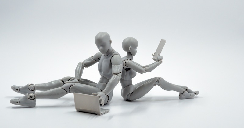 A IA não vem para fazer dos humanos seres inúteis. Mas quem souber usá-la pode tenha muito mais facilidade em encontrar oportunidades melhores do que quem não sabe.