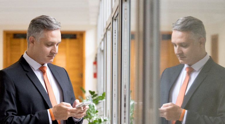 Protocolado pelo deputado "startupeiro" Matheus Cadorin, PL trata sobre estoque de medicamentos disponíveis nas unidades de saúde do Estado.