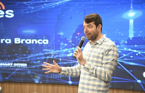 Raul Juste Lores, em aula magna na FIESC: “Temos que ser muito mais criativos e combater o conservadorismo. As cidades precisam ser ‘chacoalhadas’". Foto: Fabricio Almeida/FIESC