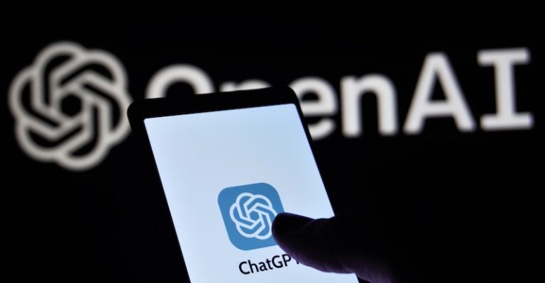 Há em curso uma onda regulatória sobre o tema - como o europeu AI Act - que atinge tanto quem desenvolve quanto quem usa ferramentas de IA.