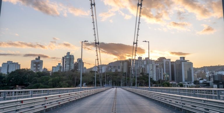 Plano Diretor Digital: Os grandes centros urbanos precisam monitorar, atender e prestar serviços sem perder qualidade. Enquanto isso, as pequenas cidades precisam iniciar uma jornada de automação de atendimento e serviços ao cidadão com o melhor tempo de resposta e qualidade