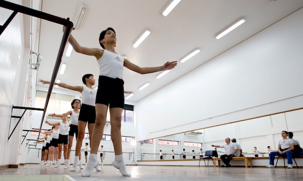 "O corpo humano é um grande acumulador de dados. Com a ferramenta certa e infraestrutura, a gestão da informação ajuda o bailarino a ser uma super-máquina", diz o professor e assessor artístico Maikon Golini.