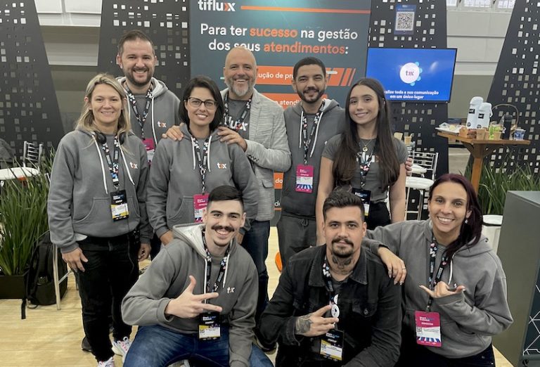 Tiflux apresenta funcionalidades integradas à OpenAI como transcrições de áudio em chat, além de acesso remoto e telefonia.