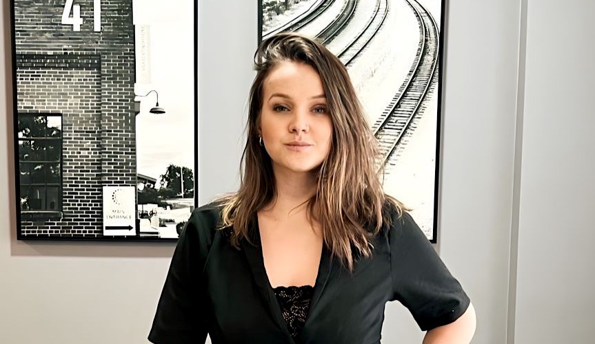 Com 16 anos atuando na área de vendas, Dayane participou como mentora, consultora e sócia no desenvolvimento comercial de mais de 60 startups