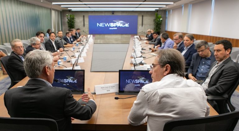 Além da estratégia para combater emissão de gases, entidades industriais apresentam ao governo de SC programa de pesquisa espacial