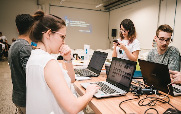 "O desenvolvimento de inovações depende intensivamente de interações sociais. Quanto melhor a qualidade da interação e da comunicação, melhores podem ser os resultados".