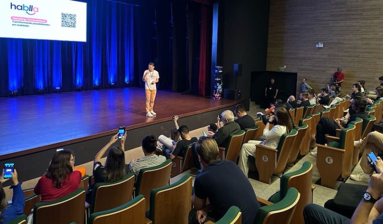 Programa de apoio empreendedor investe R$ 11 milhões em 17 negócios inovadores do país. Cada startup apresentou solução ao público em Pitch Day no Vale do Itajaí promovido pela Unifique