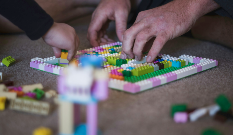 Tarefas, dados, computação, paradigmas, algoritmos e talentos podem funcionar como "blocos" para desenvolver sistemas de IA