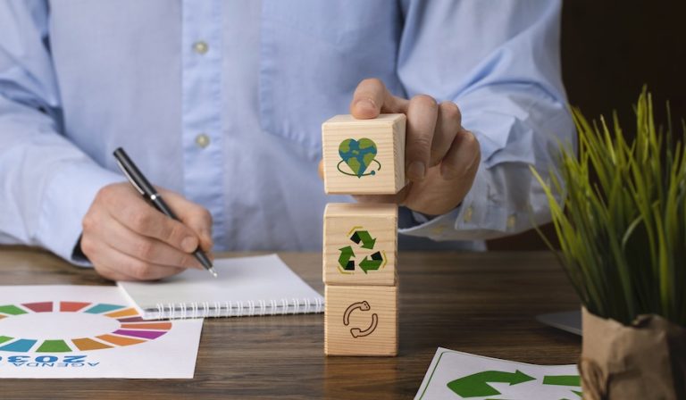 Programa que busca impulsionar a digitalização da indústria e a sustentabilidade seleciona até 120 negócios inovadores para ciclo de aceleração gratuito.