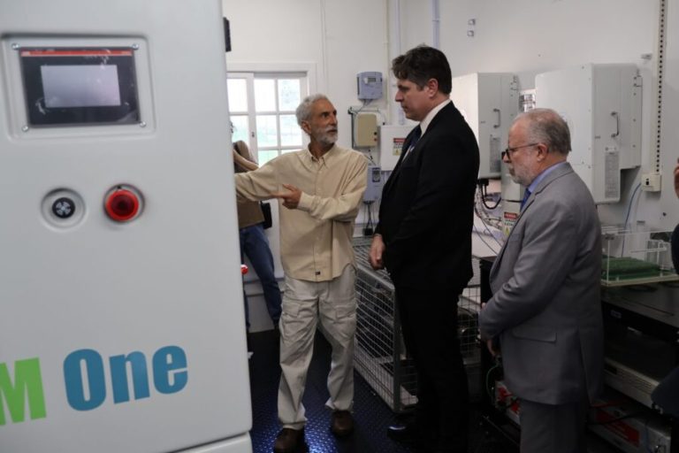 Laboratório de hidrogênio verde da UFSC recebeu R$ 2,5 milhões da Fapesc e representa avanço na pesquisa, mas uso em larga escala e integração com a indústria seguem como desafio