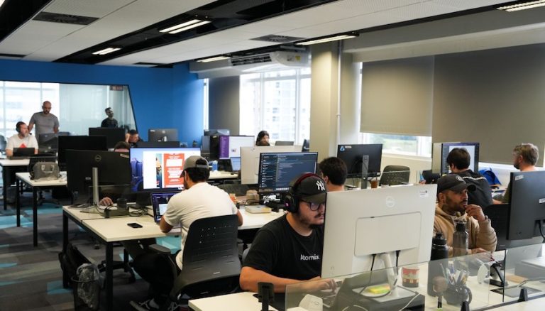 Com investimento de R$ 500 mil, estúdio de design e tecnologia que atua para o mercado internacional reforça presença no Brasil e cria o A6 Labs para acelerar soluções em IA.