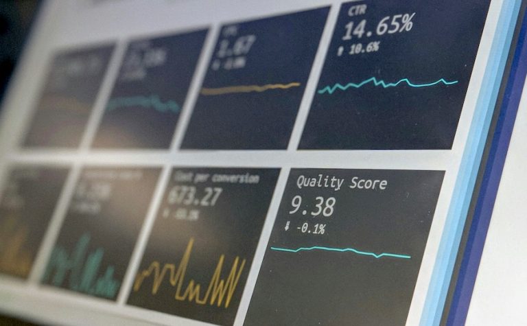 Empresas que decidem ingressar no mundo do Big Data devem mapear suas competências internas, identificar os profissionais e fazer uma alfabetização de dados dessas pessoas.