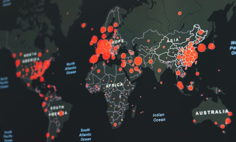 Os epicentros da inovação global (como Boston, Shenzen e Tel Aviv) reforçam a necessidade de políticas territoriais ativas para reduzir desigualdades de competitividade