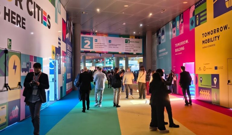 Congresso na capital catalã reúne 25 mil pessoas em busca de soluções para cidades mais resilientes, inclusivas e sustentáveis.
