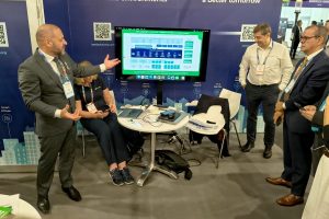 Iniciativa inédita no país - que permite centralizar informações do município em plataforma open source - foi apresentada a prefeitos e empresários durante o maior evento de cidades inteligentes do mundo.